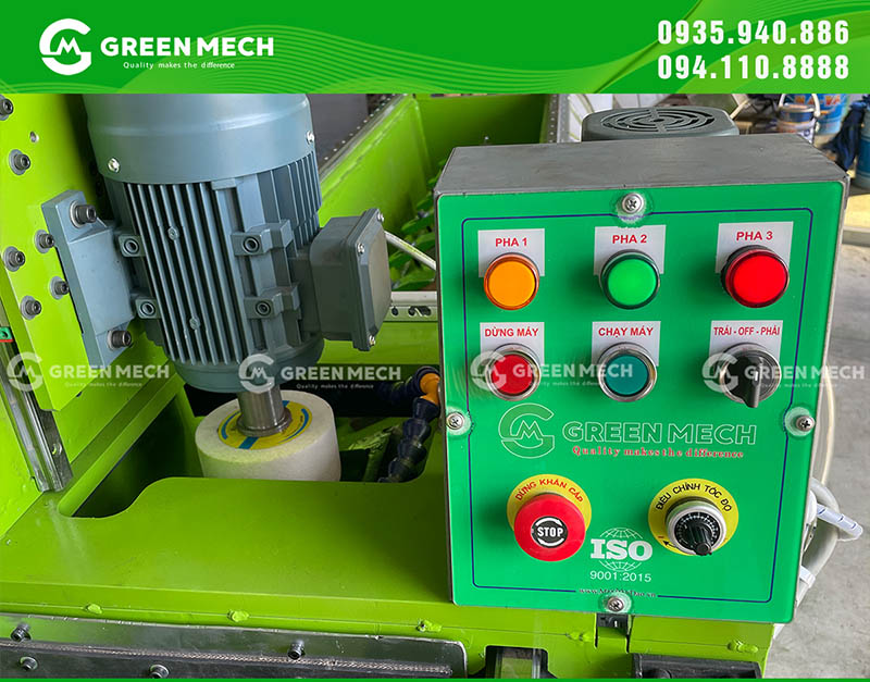 Bảng điều khiển vận hành máy